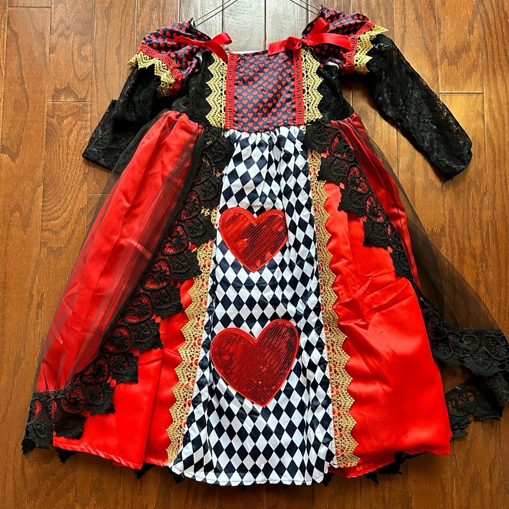 Trish Scully queen of hearts, costume 4T and crown